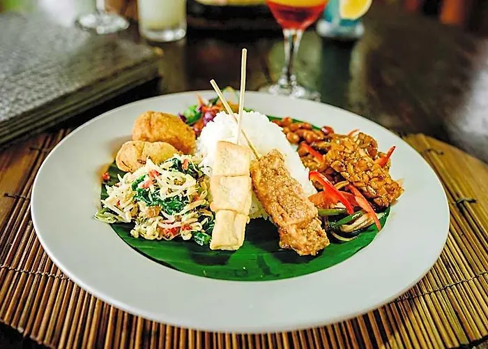 Puri Lumbung Restaurant & 假日公园 2*